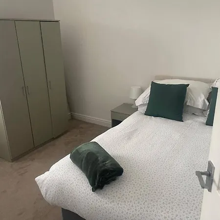Апартаменти Horsforth Bradford Airport *